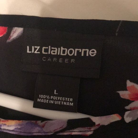 A dress shirt - Picture 4 of 4